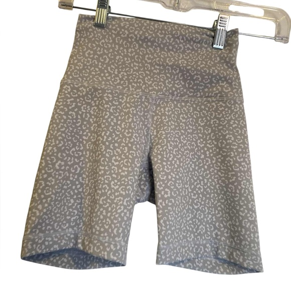 NWT Lululemon wunder train HR shorts 6” LEOPARD DAISY SMOKE MULTI Size 2 - Picture 1 of 5